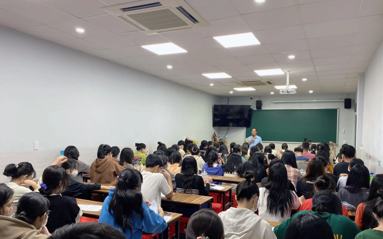 luyện thi thpt trí việt